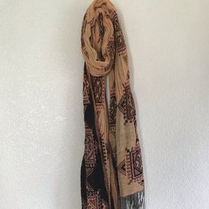 Gently used tile print Tolani scarf